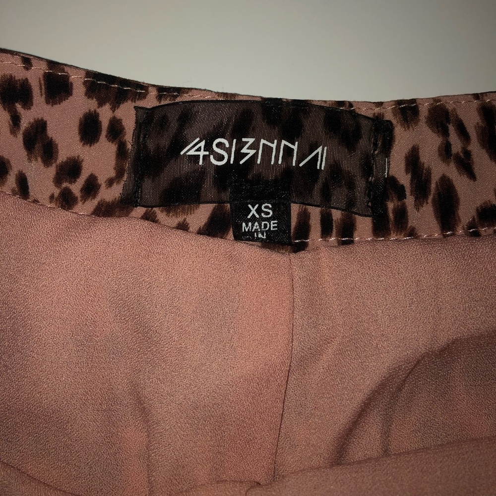 Pink leopard print flare bottoms - Picture 6 of 6